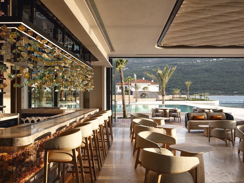 Hotel bar with opening onto the water