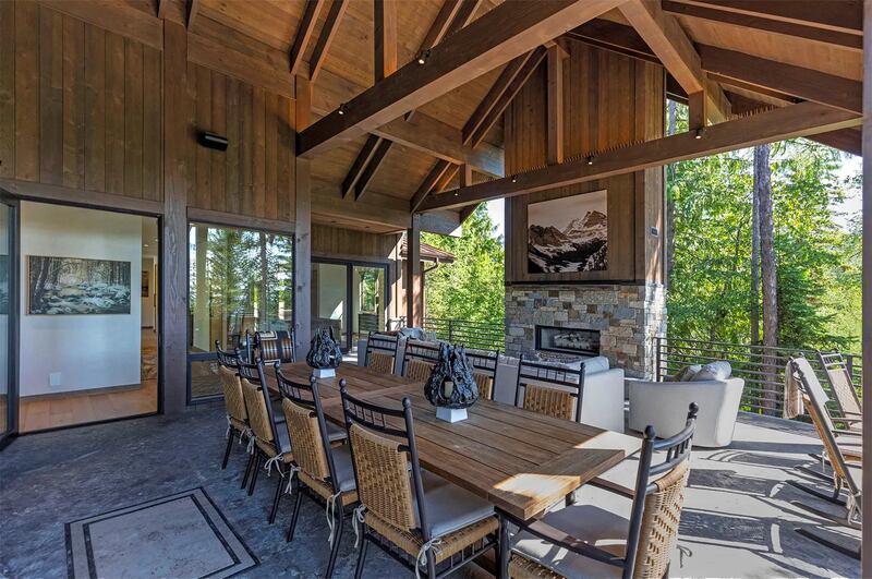Outdoor fireplace
