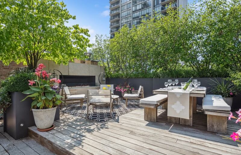 Outdoor fireplace