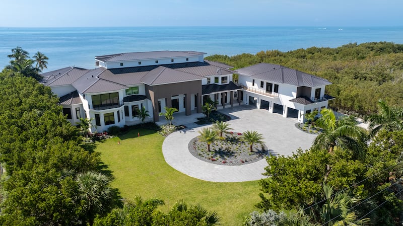 Beach Gardens Luxury Homes for Family Vacations: Ultimate Escape 3 Beach Gardens Luxury Homes for Family Vacations: Ultimate Escape