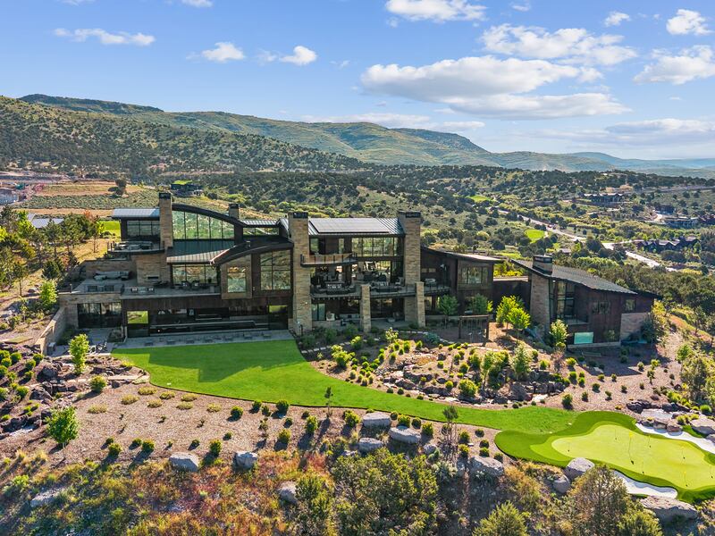 A closer look at Luxury Mountain Peak Condos