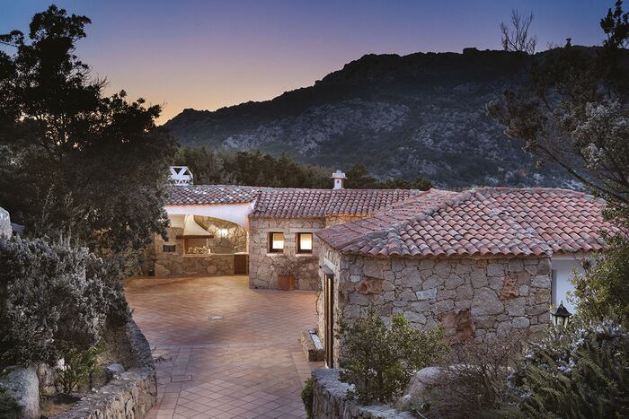 Estate in Costa Smerala, Italy
