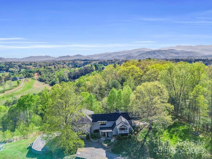 Single Family Home/House in Mars Hill, NC