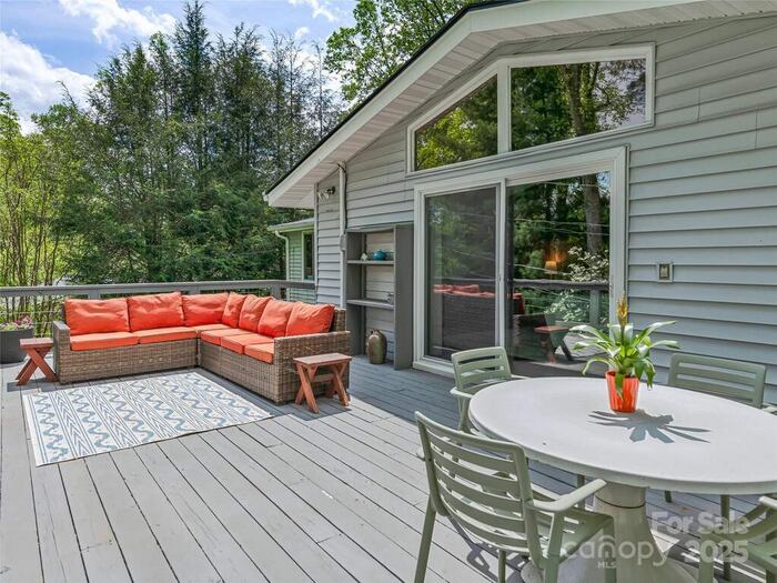 Single Family Home/House in Asheville, NC