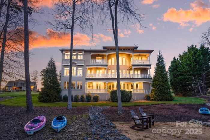 Single Family Home/House in Mooresville, NC