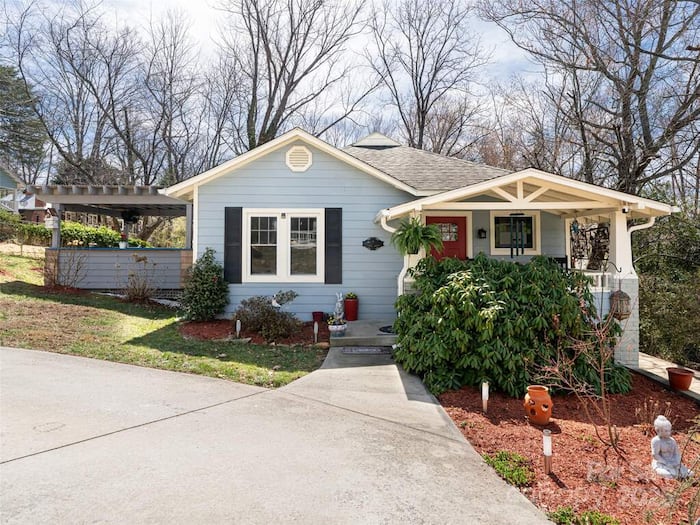 Single Family Home/House in Asheville, NC
