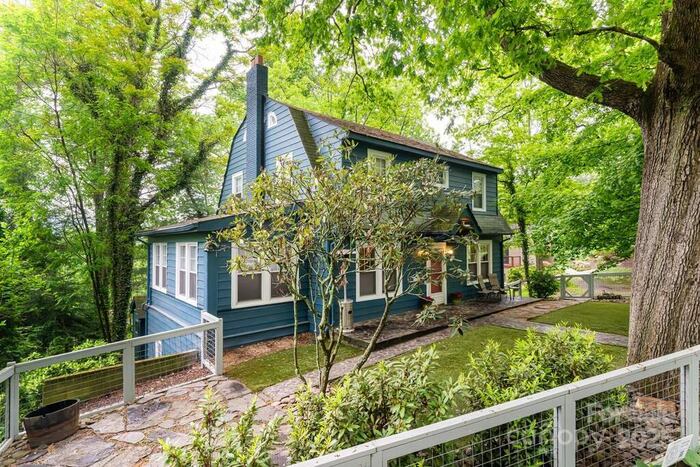 Single Family Home/House in Asheville, NC
