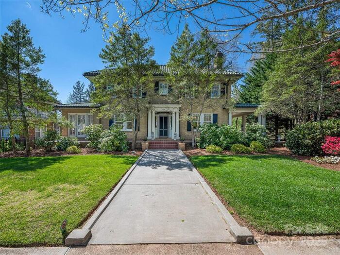 Single Family Home/House in Asheville, NC