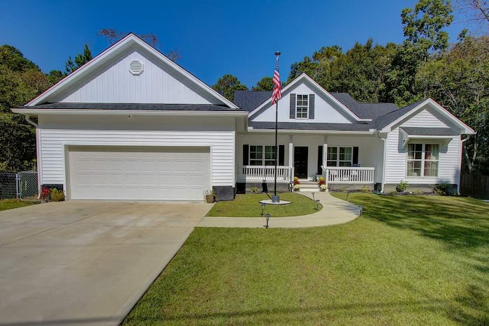 Single Family Home/House in Charleston, SC
