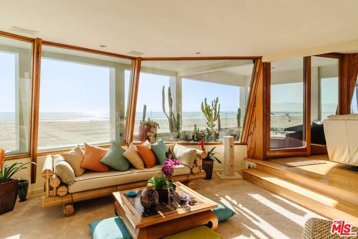 Property located at Condominium in Marina del Rey, CA