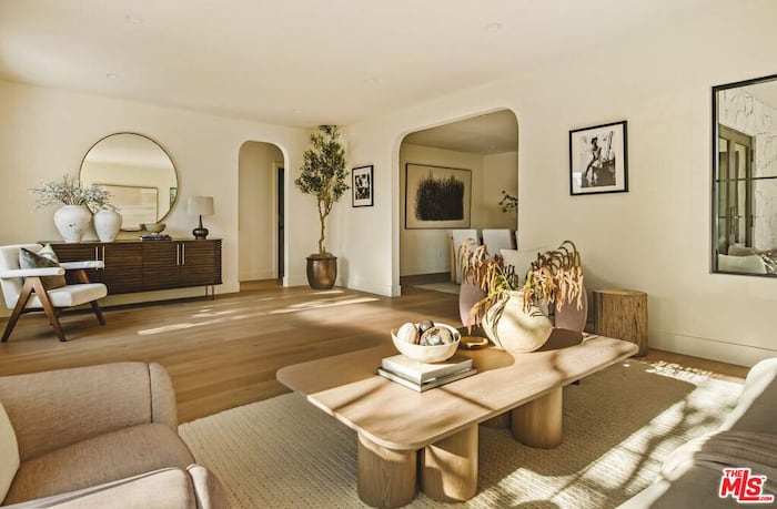 Single Family Home/House in Los Angeles, CA