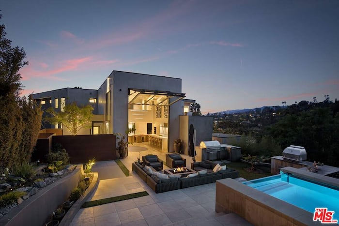 Single Family Home/House in Los Angeles, CA