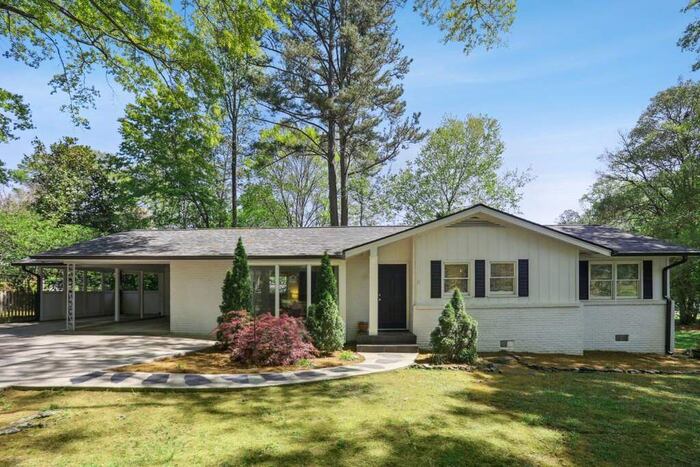 Single Family Home/House in Atlanta, GA