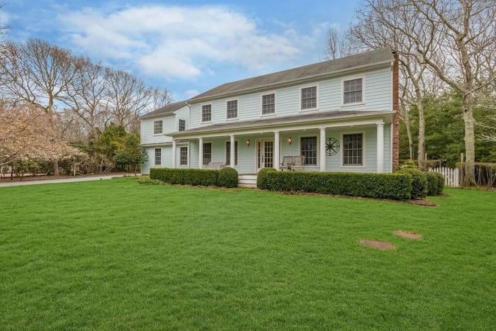 Single Family Home/House in East Hampton, NY