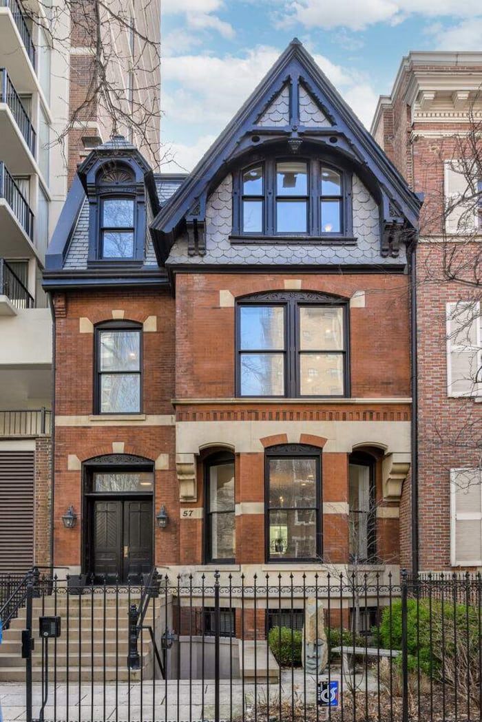 Property located at Single Family Home/House in Chicago, IL