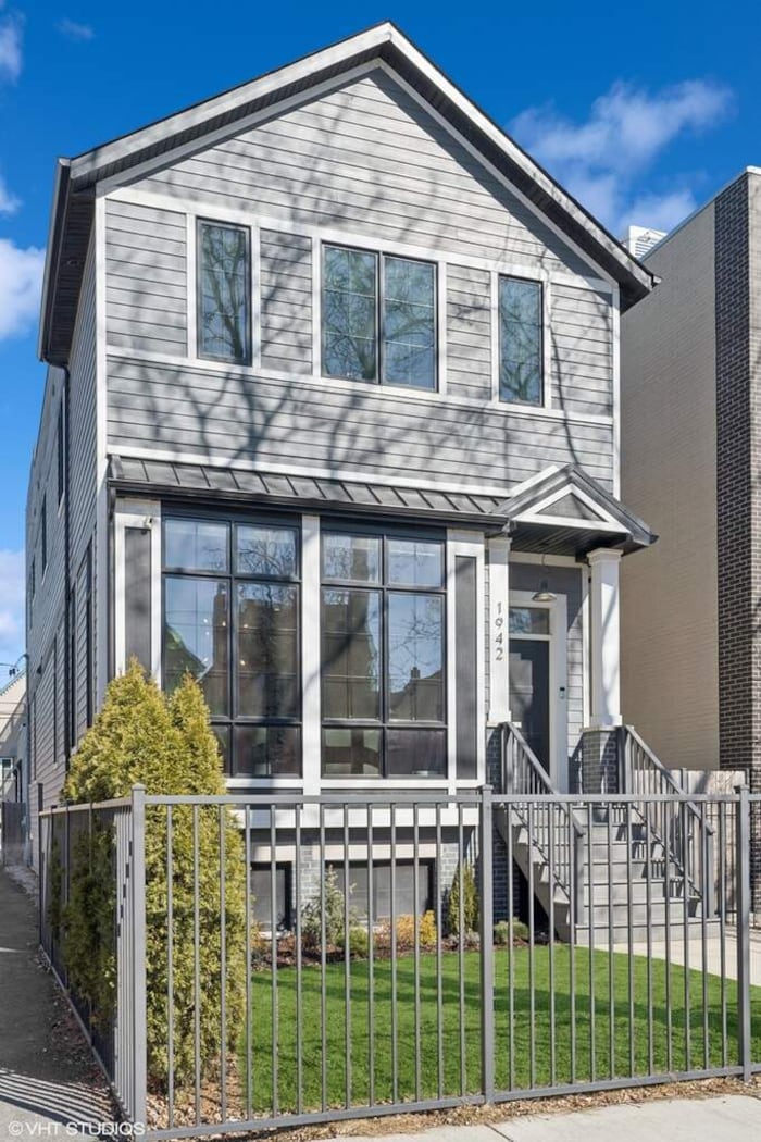 Property located at Single Family Home/House in Chicago, IL