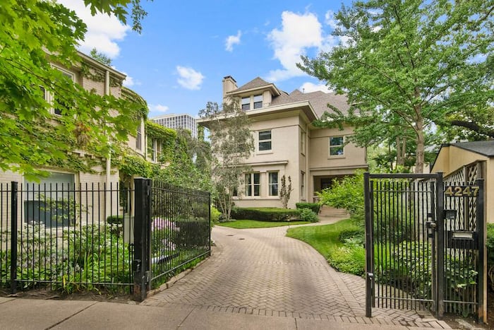 Property located at Single Family Home/House in Chicago, IL