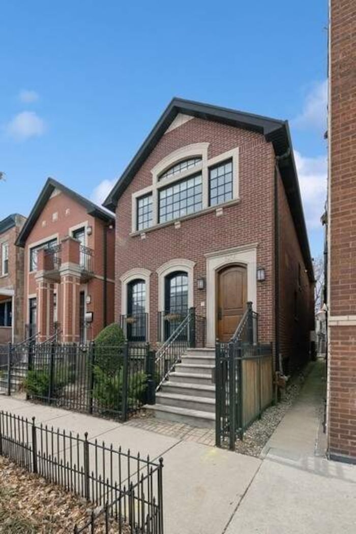 Property located at Single Family Home/House in Chicago, IL