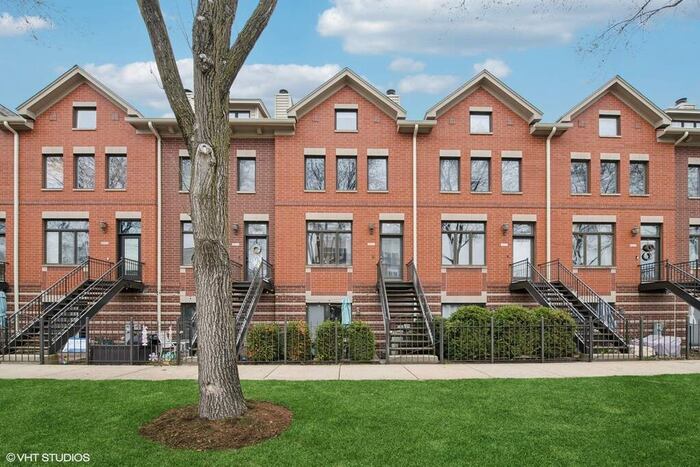 Property located at Villa/Townhouse in Chicago, IL
