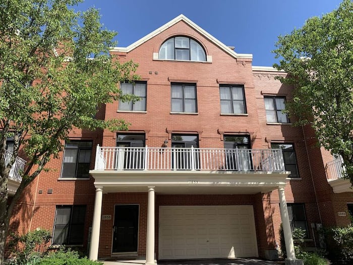 Property located at Villa/Townhouse in Glenview, IL