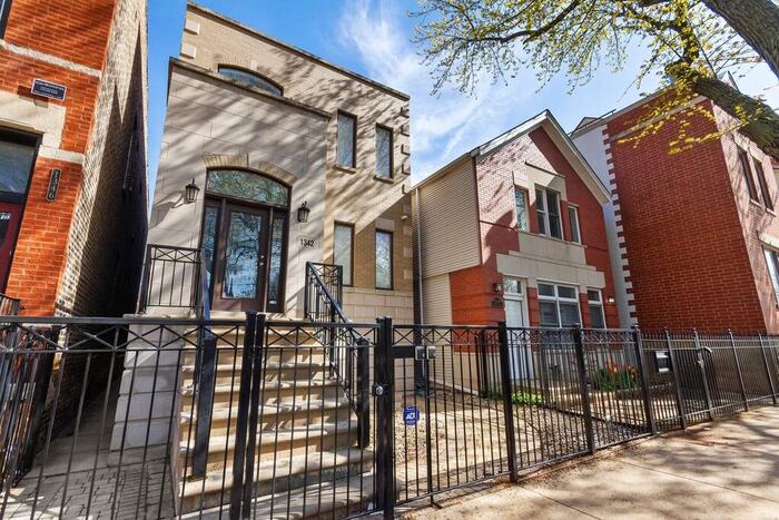 Property located at Single Family Home/House in Chicago, IL