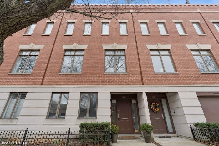 Property located at Villa/Townhouse in Chicago, IL