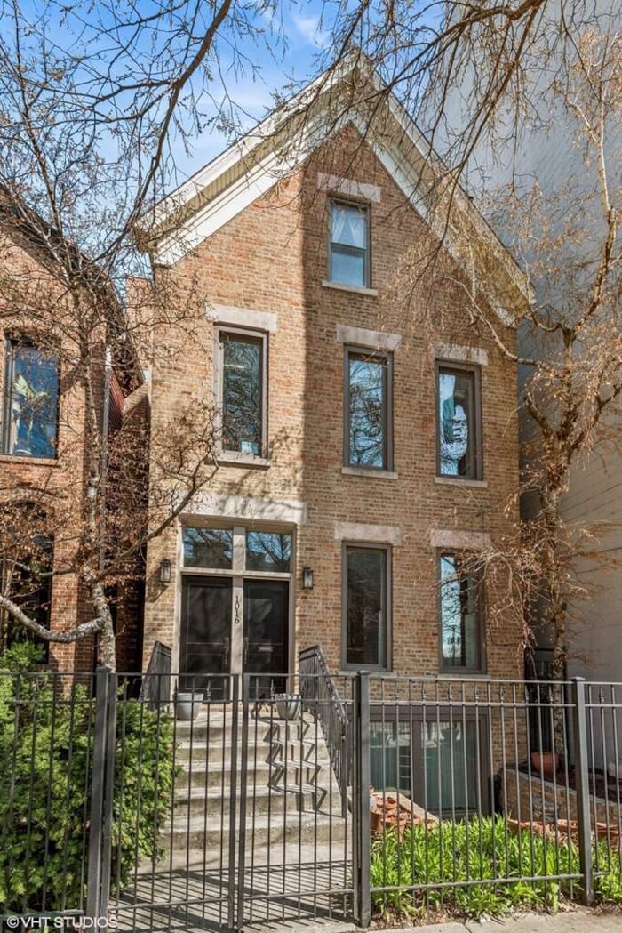 Property located at Condominium in Chicago, IL