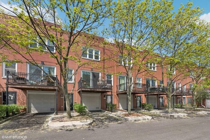 Property located at Villa/Townhouse in Chicago, IL