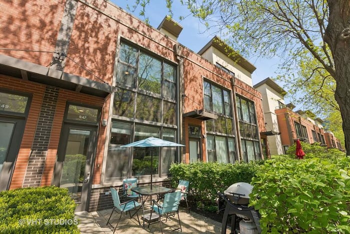 Property located at Villa/Townhouse in Chicago, IL