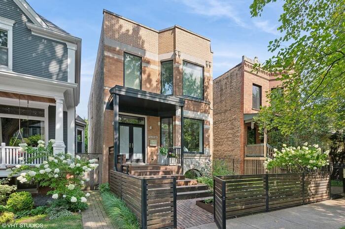 Property located at Single Family Home/House in Chicago, IL
