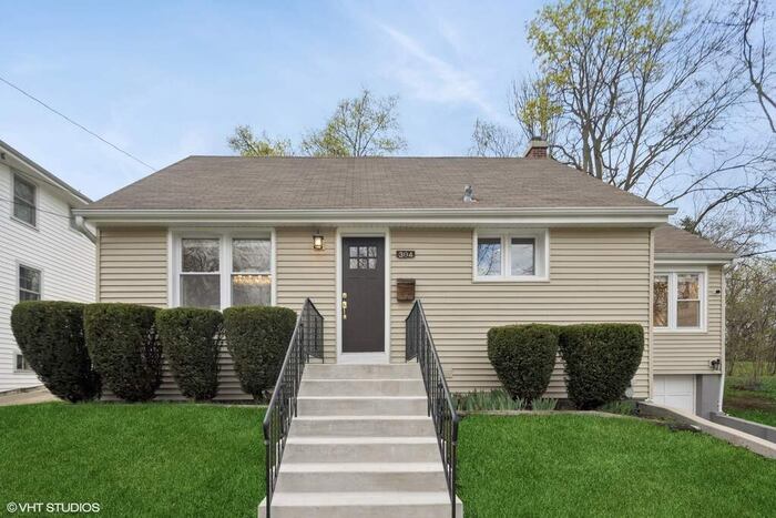 Property located at Single Family Home/House in Glen Ellyn, IL