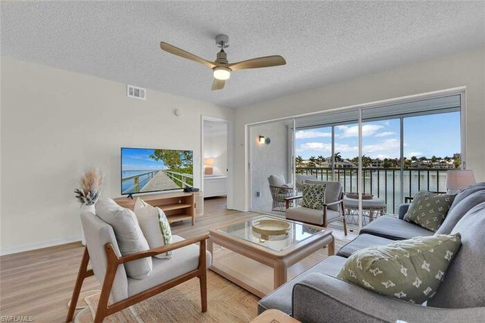 Condominium in Naples, FL