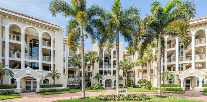 Property located at Condominium in Naples, FL