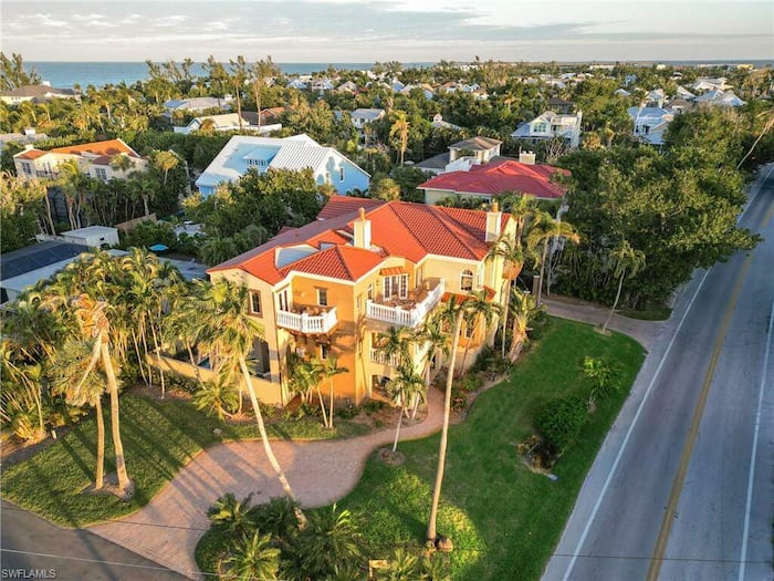 Property located at Single Family Home/House in Captiva, FL