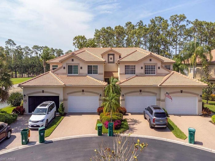 Property located at Condominium in Naples, FL