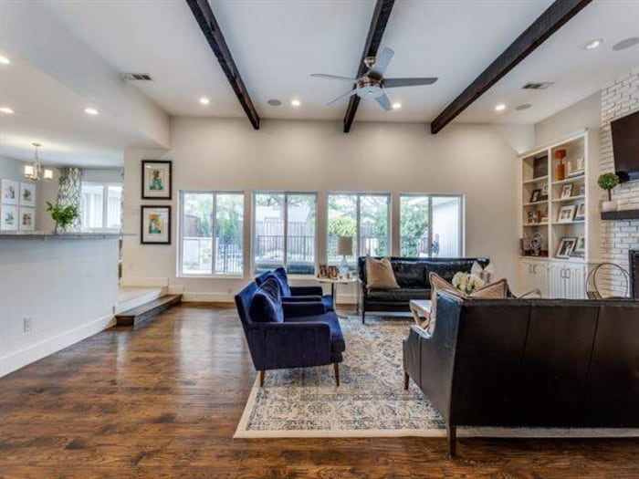 Single Family Home/House in Dallas, TX