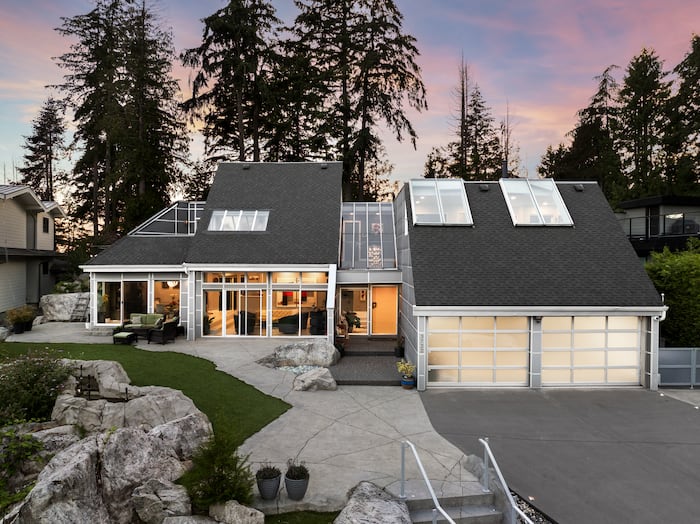 Property located at Single Family Home/House in West Vancouver, Canada
