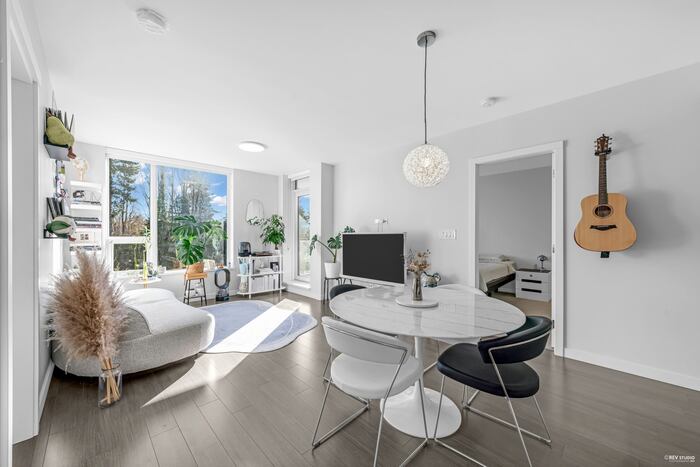 Property located at Condominium in Richmond, Canada