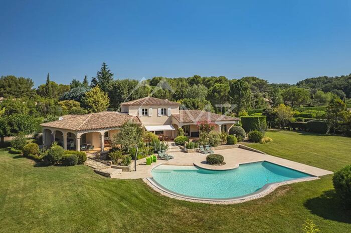 Villa/Townhouse in Aix-en-Provence, France