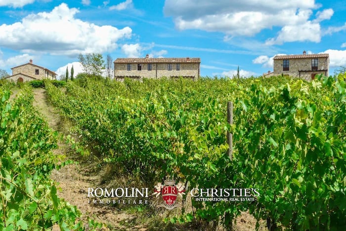Property located at Villa/Townhouse in Bucine, Italy