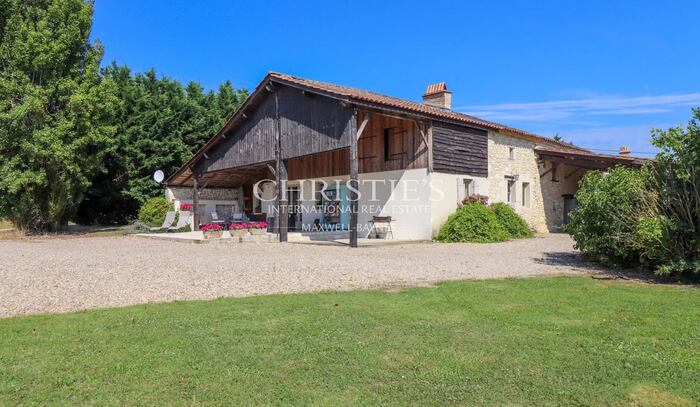 Property located at Villa/Townhouse in Duras, France