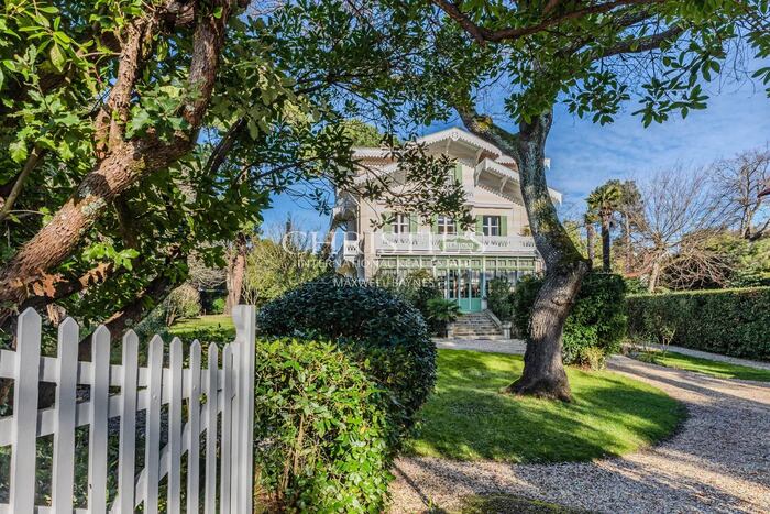 Property located at Villa/Townhouse in Arcachon, France