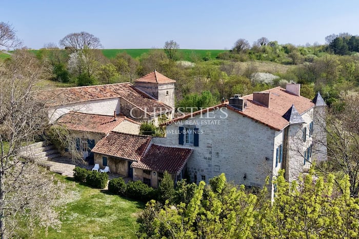 Property located at Villa/Townhouse in Mouton, France