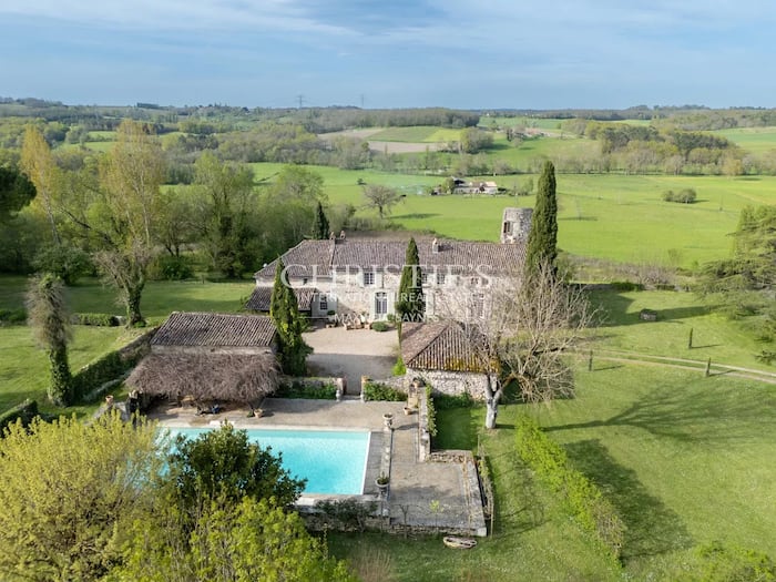 Property located at Chateau in Vélines, France
