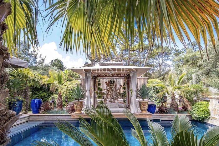 Property located at Villa/Townhouse in La Couarde-sur-Mer, France