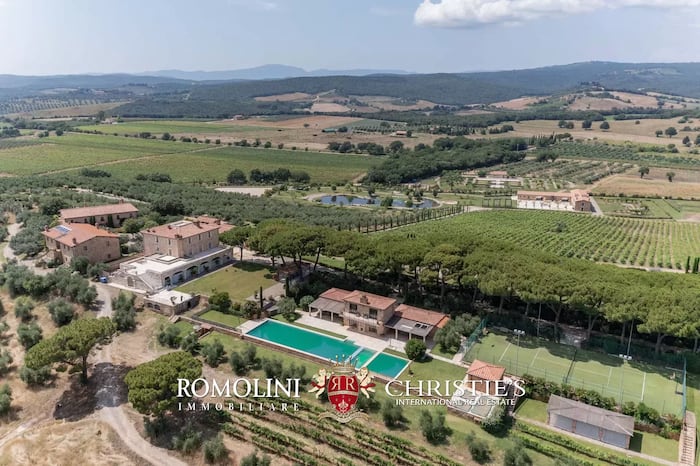 Property located at Villa/Townhouse in Massa Marittima, Italy