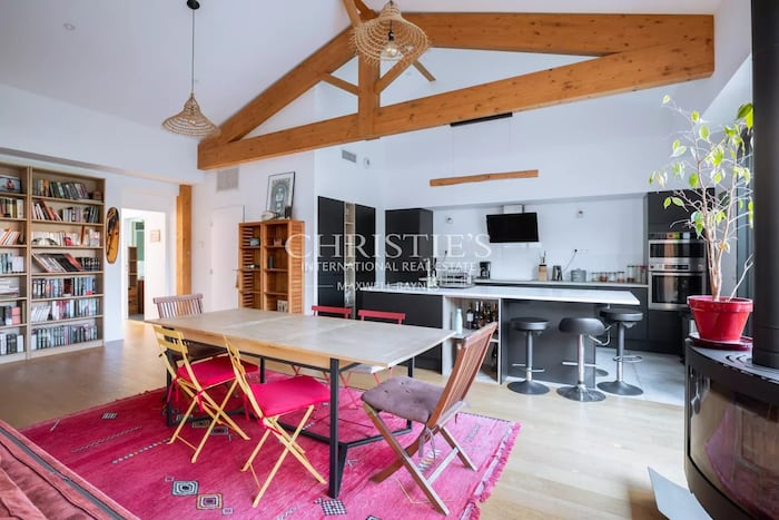 Property located at Villa/Townhouse in Bègles, France