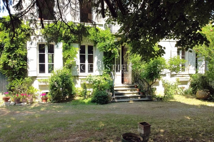 Property located at Villa/Townhouse in La Rochelle, France