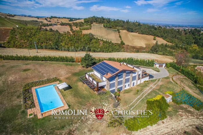 Property located at Villa/Townhouse in Felino, Italy