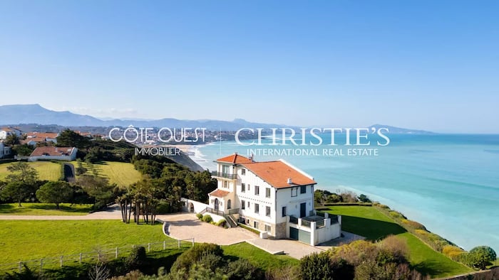 Property located at Villa/Townhouse in Bidart, France